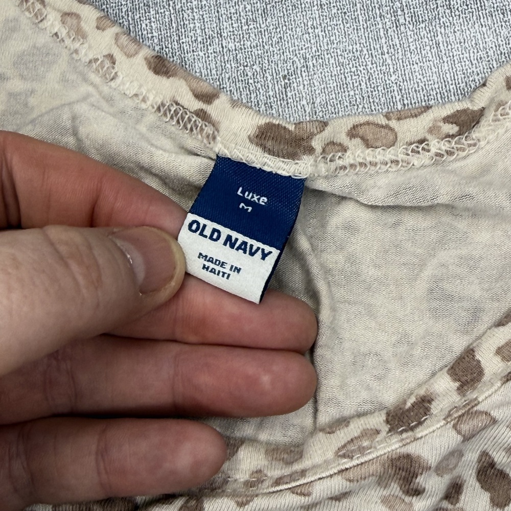 Old Navy Luxe Leopard Print Tank Top Size M Tan - Picture 3 of 7